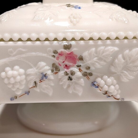 Westmoreland “Beaded Grape” Hand Painted Milk Glass Trinket Box - Picture 4 of 9